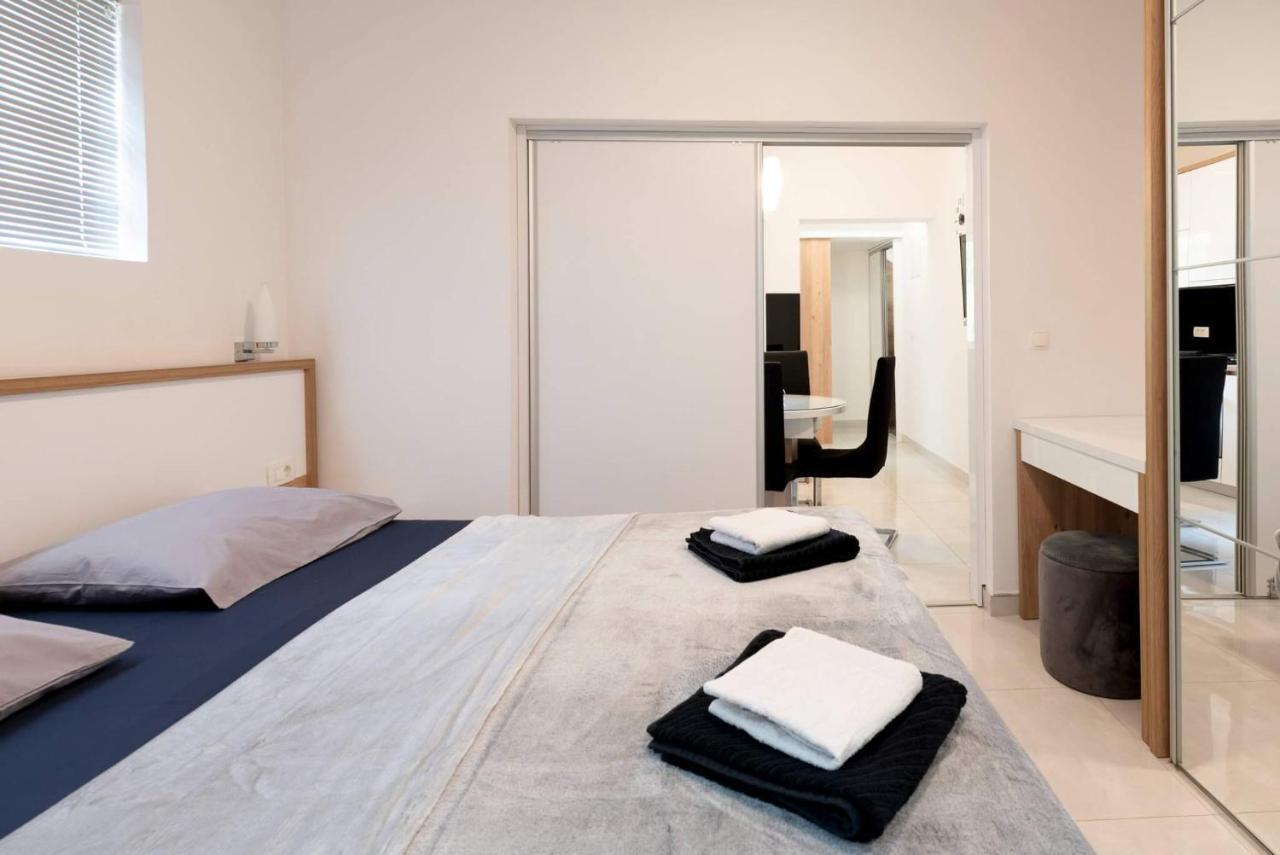 Apartment White Pearl Razanac Luaran gambar